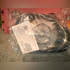 Brand new never used pineapple quarterer.